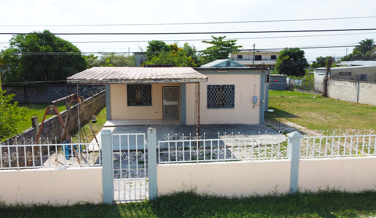 3 Bedrooms One Bathroom Concrete House in Orange Walk Town Belize